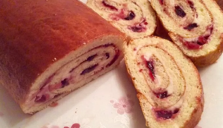 Рулет с заварным сметанным кремом