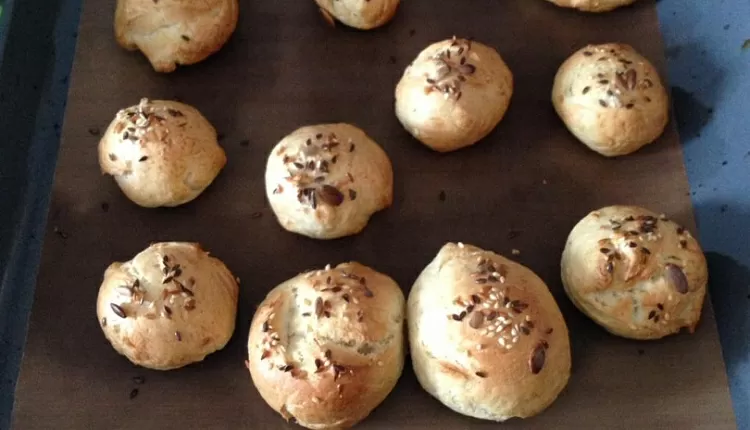 Бейгл с лососем и рукколой