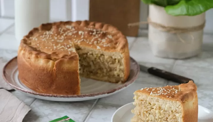 Закрытый пирог с капустой и яйцом