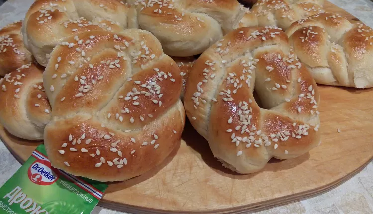 Бейгл с лососем и рукколой