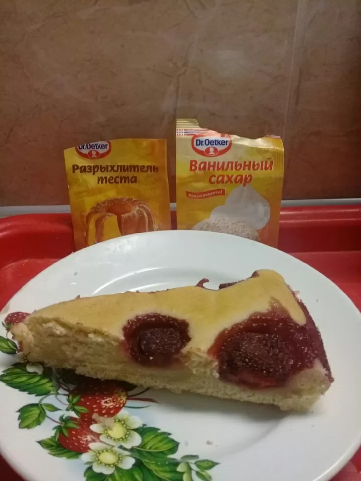 Бисквит "Клубничный" фото