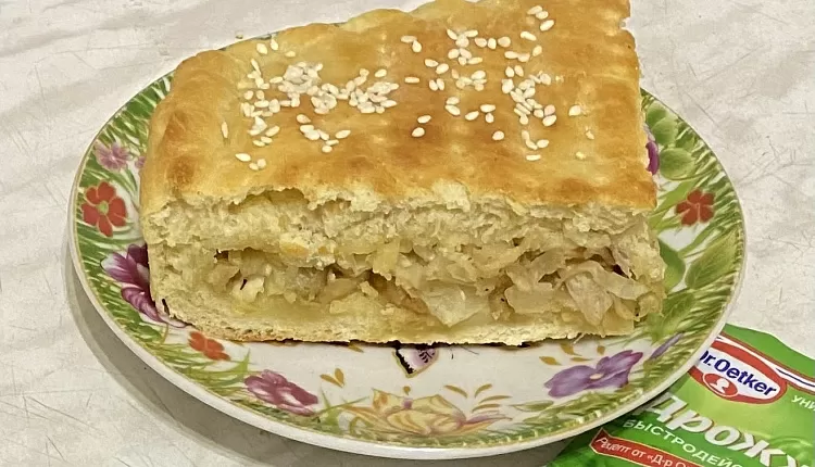 Закрытый пирог с капустой и яйцом