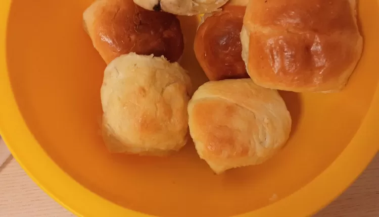 Булочки с изюмом