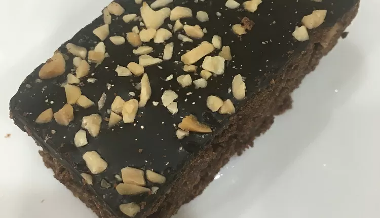 Шоколадный кекс с изюмом