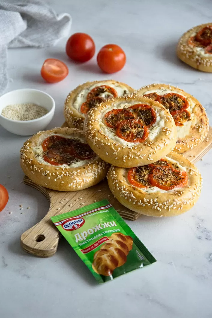 🧀Булочки со сливочным сыром и томатами фото