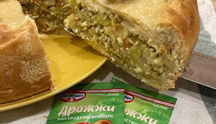 Закрытый пирог с капустой и яйцом