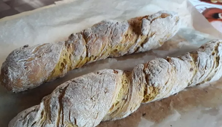Хрустящий багет с солью и чесноком