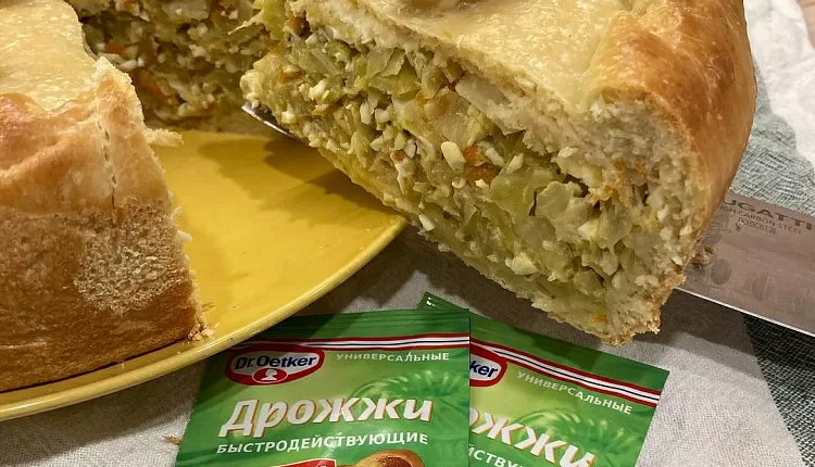 Закрытый пирог с капустой и яйцом