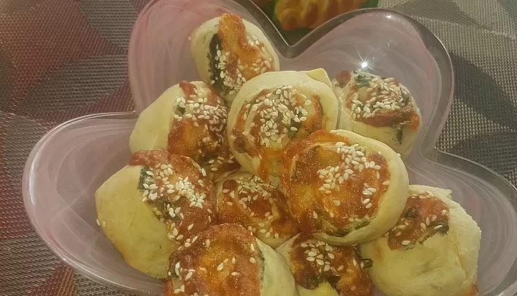 Рулетики с сыром и зеленью