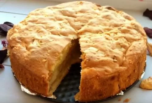 Пышная Шарлотка с яблоками в духовке фото рецепта