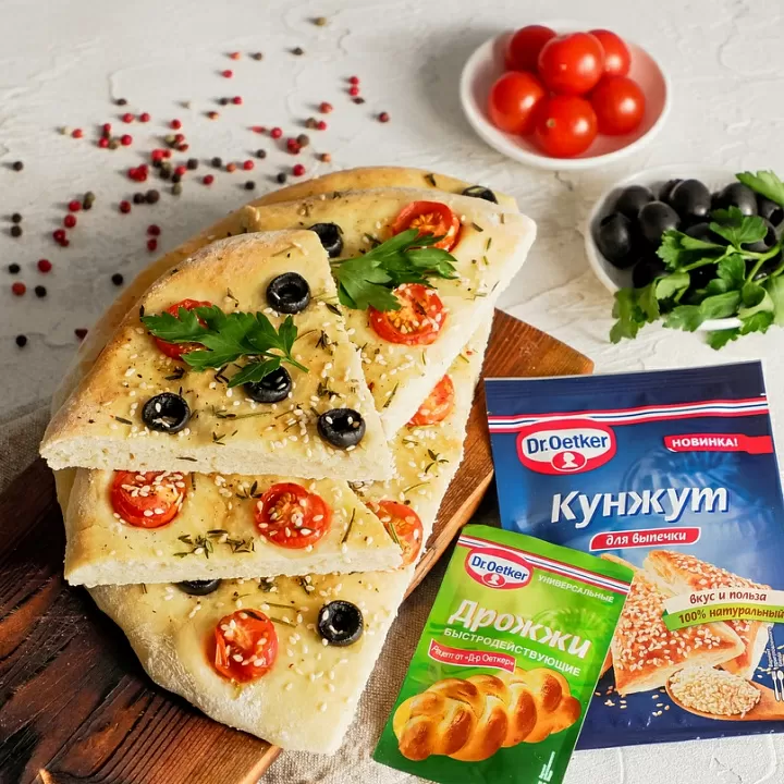 Фокачча с маслинами и черри фото