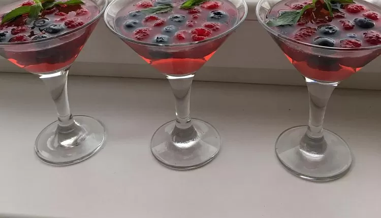 Желе со вкусом лесных ягод