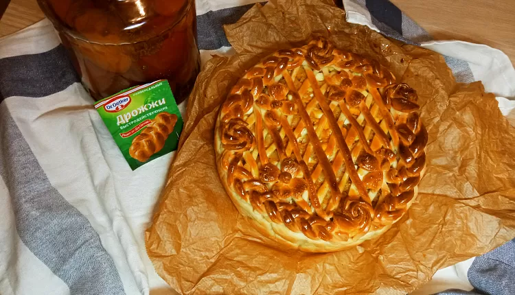 Закрытый пирог с капустой и яйцом