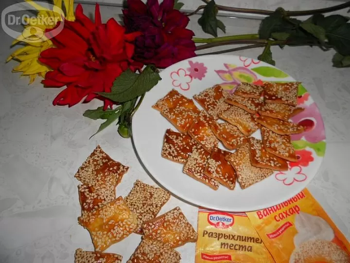 фото рецепта Хрустящий крекер с кунжутом Хрустящий крекер с кунжутом фото