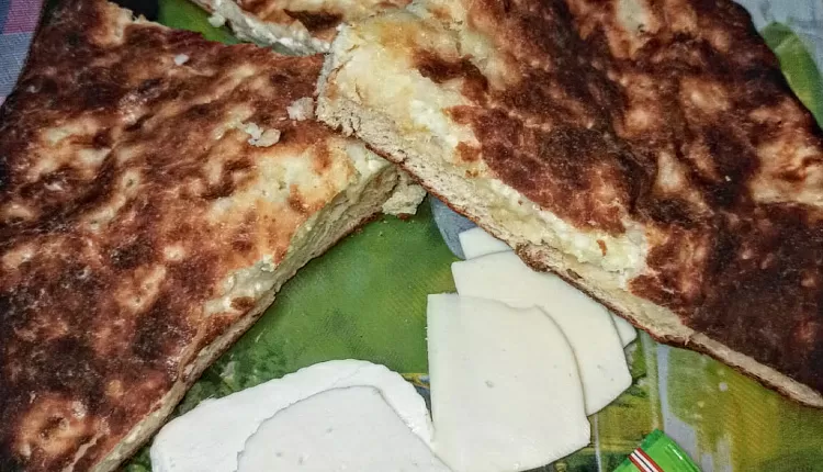 Закрытый пирог с капустой и яйцом