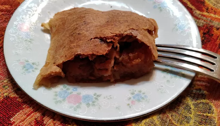 Штрудель из песочного теста с яблоками 