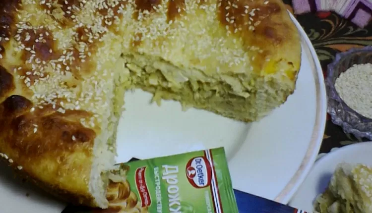 Закрытый пирог с капустой и яйцом