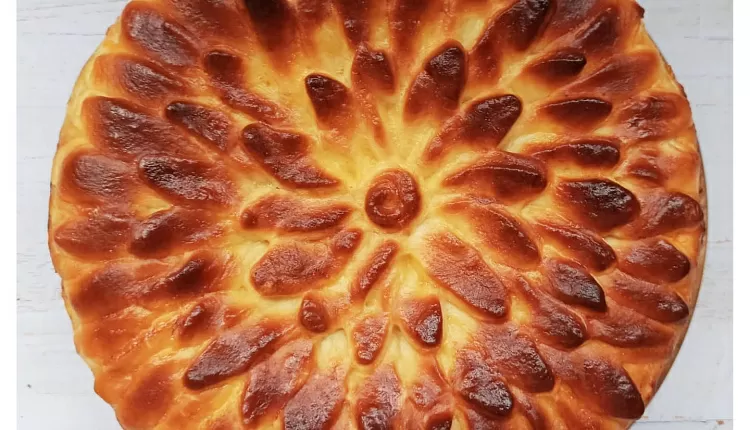 Закрытый пирог с капустой и яйцом