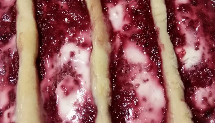 Пирог с малиновой начинкой