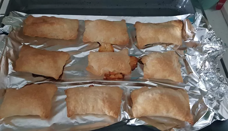 Слойки с куриной крудкой