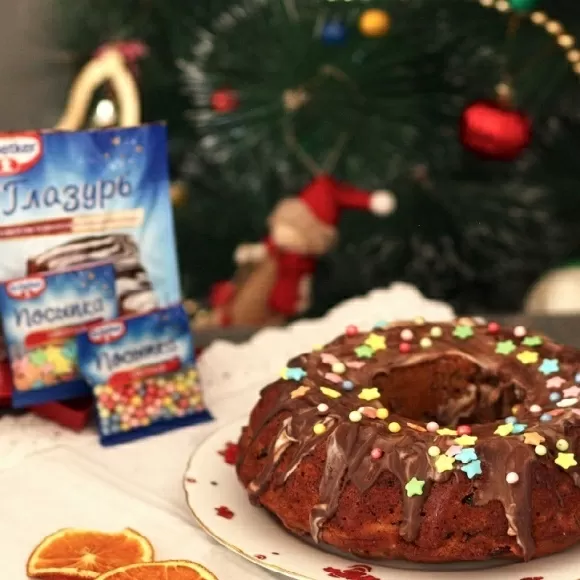 Рождественский кекс с шоколадной глазурью фото
