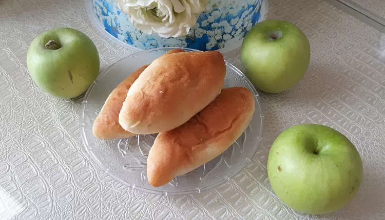 Духовые пирожки с яблоками (без яиц) 