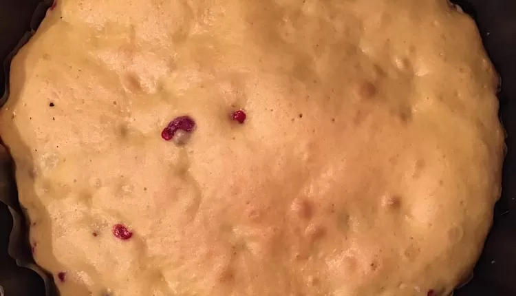 Пирог на кефире с ягодами