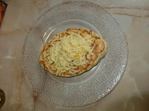 Фото рецепта Хачапури по-аджарски на сковороде