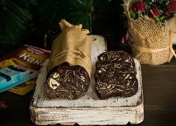 Шоколадная колбаса с орехами и вяленой клюквой