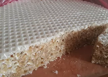 Вафельный торт с медом и перцем