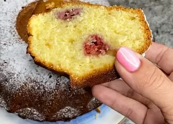 Сливочный кекс с ягодами