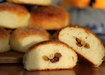 Сдоба творожная с изюмом