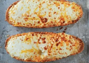 Чесночный батон с сыром