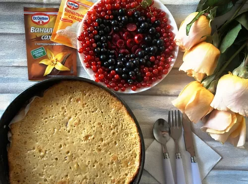 Фото рецепта Заливной бананово-ягодный пирог 