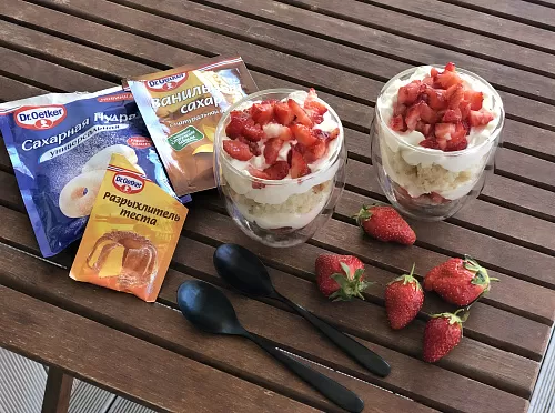 Фото рецепта Трайфл с клубникой