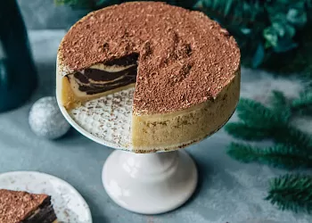 Тёртый шоколадный пирог с творогом - Лайфхакер