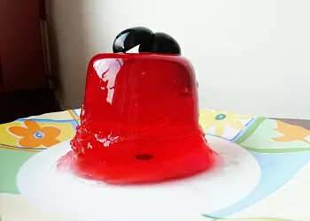 Слоённый десерт из двух видов желе