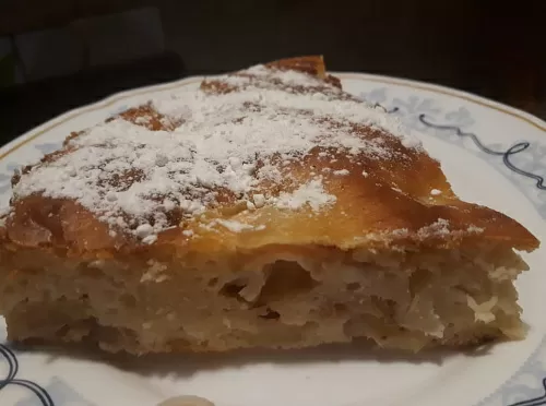 Фото рецепта Шарлотка с ряженкой