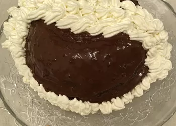 Торт бисквитный шоколадный
