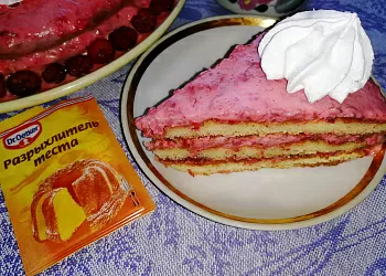 Малиновый пирог с меренгами