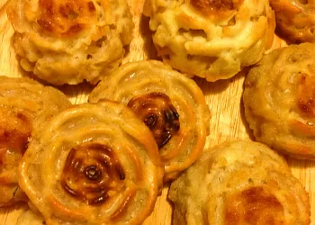 Розочки из шарлотки