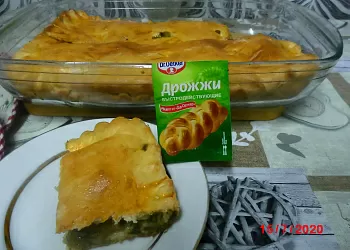 Пирог с яблоками и щавелем