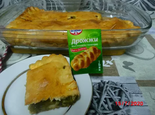 Пирог с яблоками и щавелем