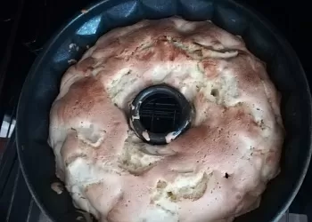 Шарлотка с грушами