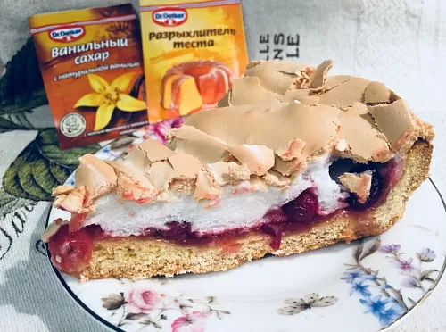 Фото рецепта Воздушный пирог с меренгой