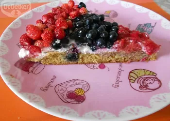 Вкусный пирог Ягодная поляна с творожным кремом