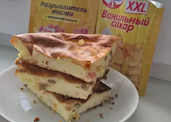 Творожная запеканка с цукатами и изюмом