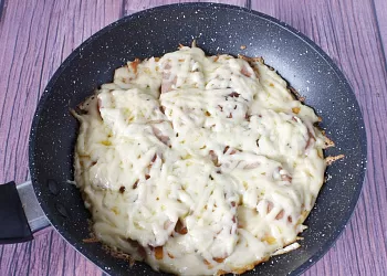 Быстрая пицца на сковороде