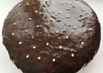 Бисквитный торт с ананасами