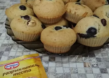 Кексы с голубикой и фундуком